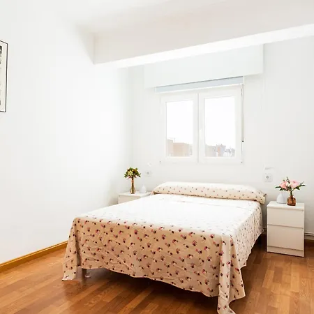 Junto Al Puente De Piedra Saragosse