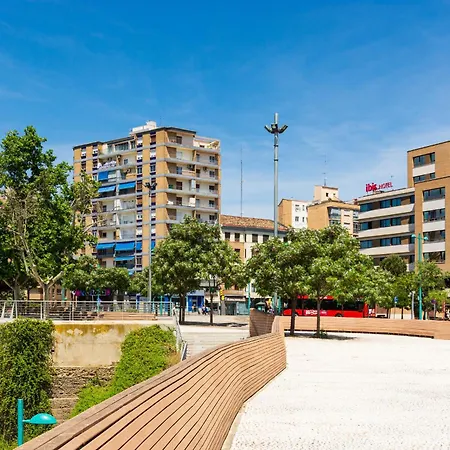 Junto Al Puente De Piedra * Saragosse