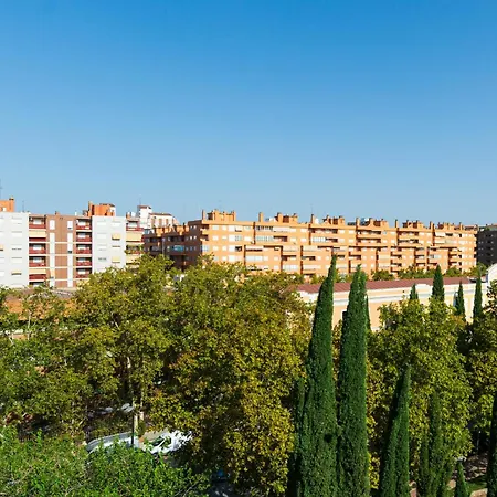 Junto Al Puente De Piedra *