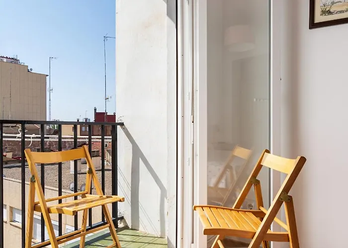 Junto Al Puente De Piedra