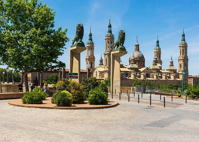 Junto Al Puente De Piedra