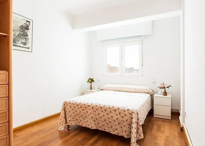 Junto Al Puente De Piedra Saragossa