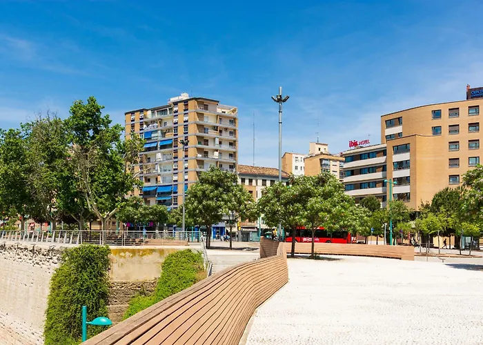 Junto Al Puente De Piedra * Saragossa