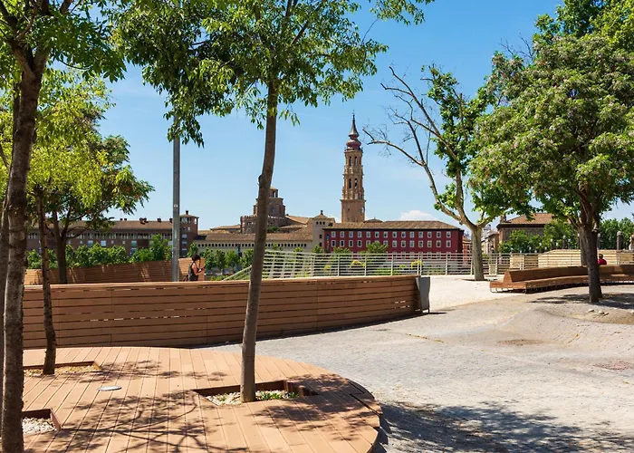 Junto Al Puente De Piedra